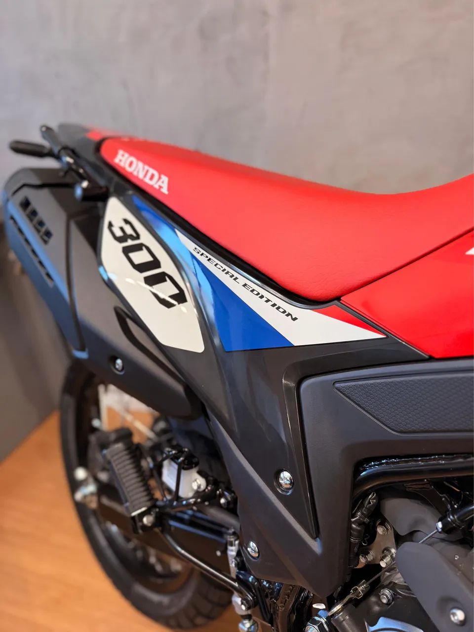 XR 300L TORNADO SPECIAL EDITION  - Foto 3