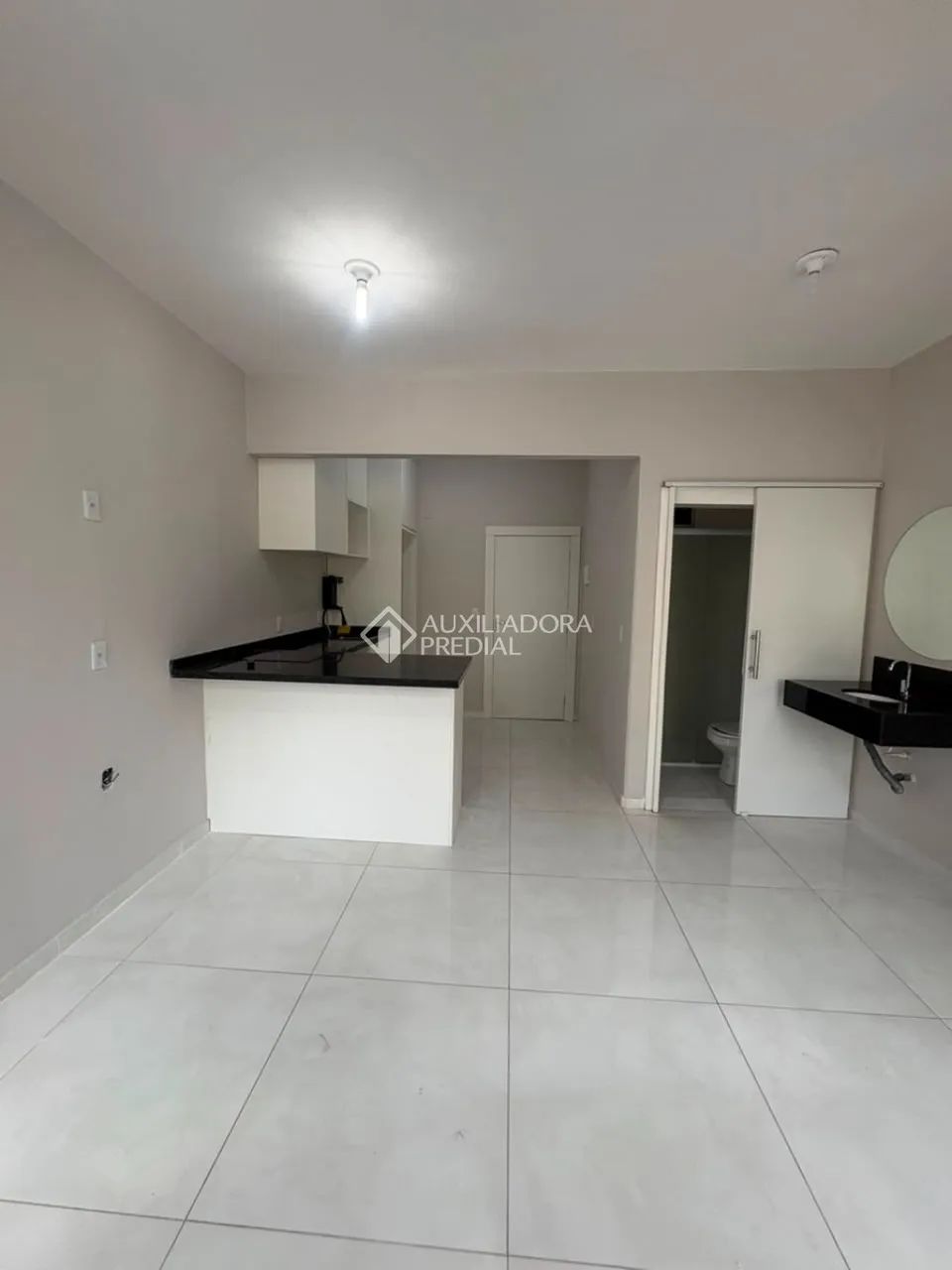 FINANCIÁVEL Conjunto no Centro de Floripa - Oportunidade de Investimento ou moradia! - Foto 2