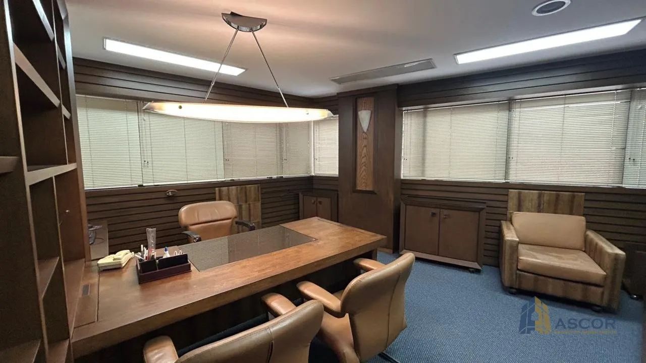 Sala comercial mobiliada com 8 banheiros e 5 vagas em localização privilegiada no Centro - Foto 3