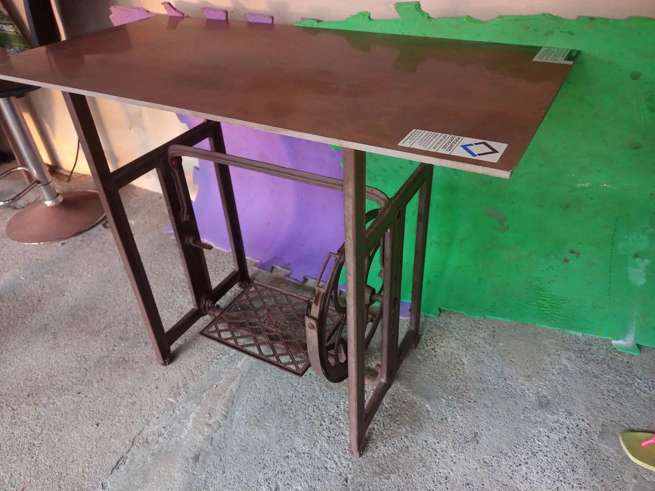 Mesa Pé de ferro antiga  - Foto 2