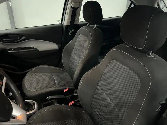 Chevrolet Onix Hatch LT 1.0 8V Flex Mec. 4P 2017 - Foto 4