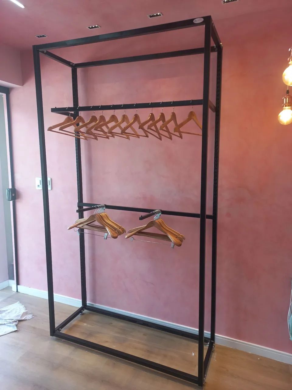 Kit de arara quadrada com regua simples e regua em U para exposição de roupas