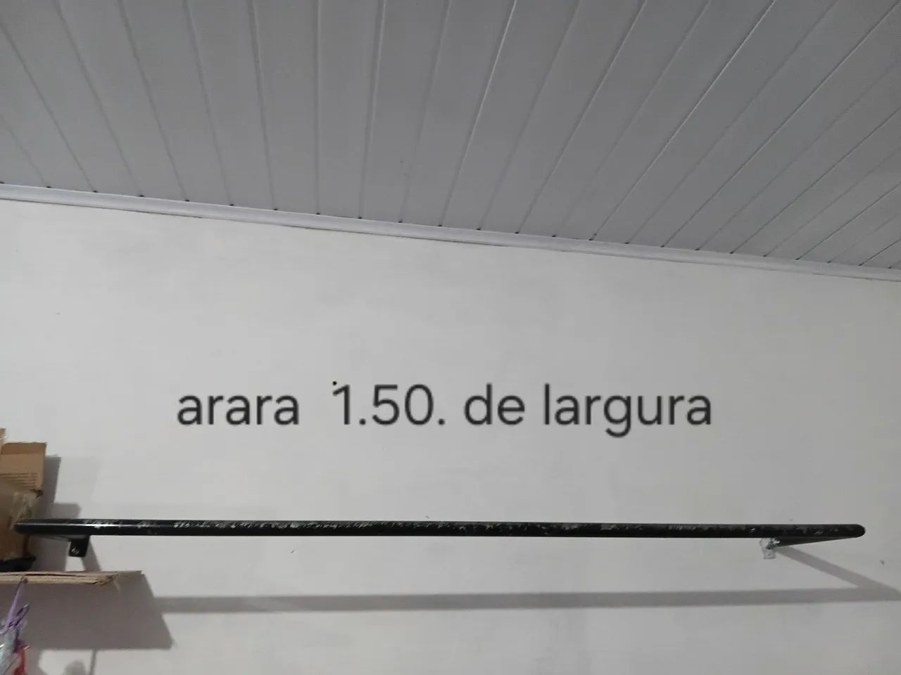 Arara de parede 