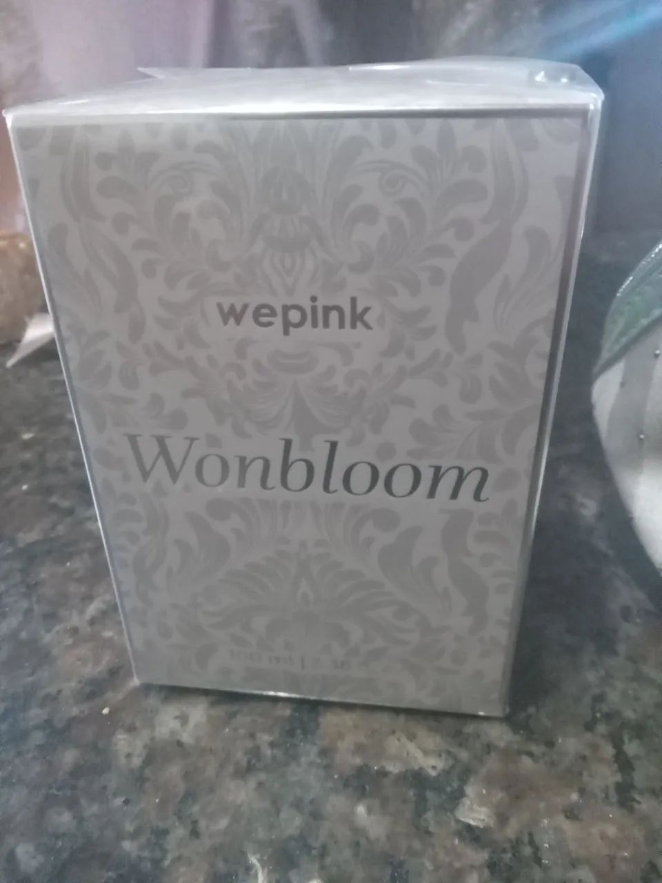 Perfume da wepink e um kit se bolsa
