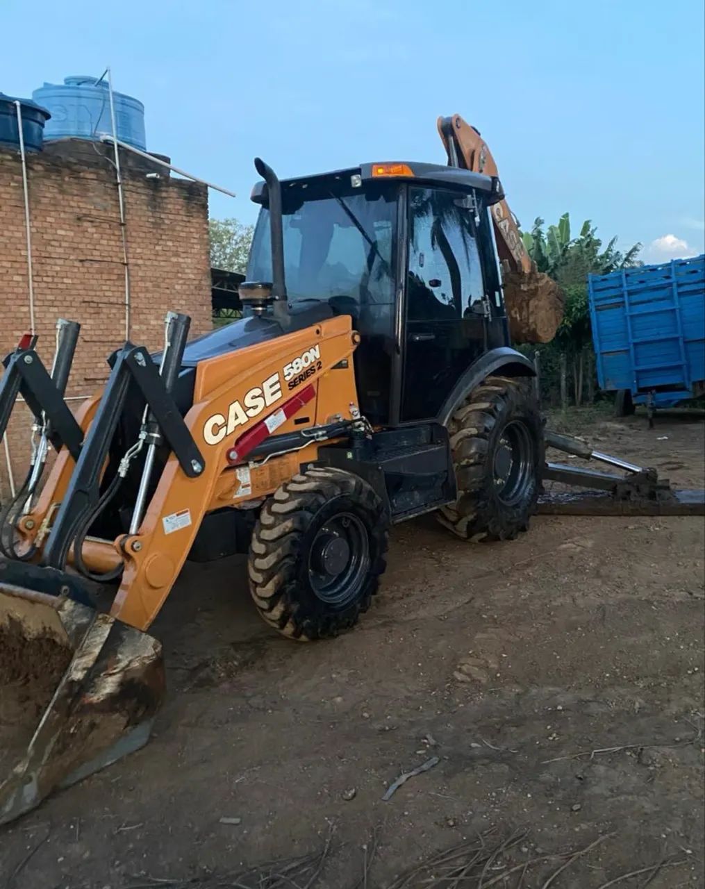 Retroescavadeira Case 580N ano 2023, 4x4, com 4.000 horas, ar condicionado, em SP