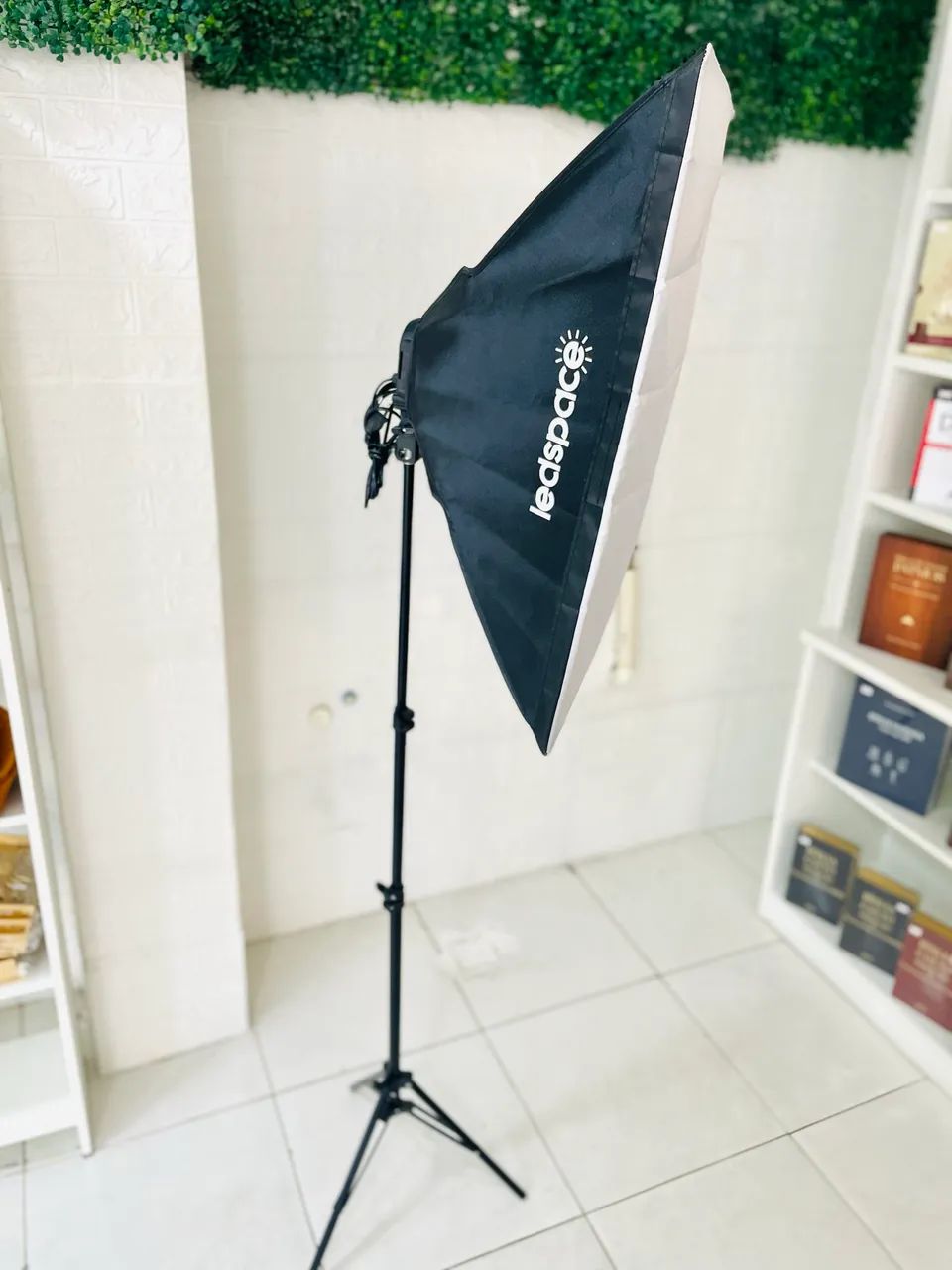 Softbox 50x70cm Com Bocal Para 4 Lâmpadas + Tripé 2m - Foto 4