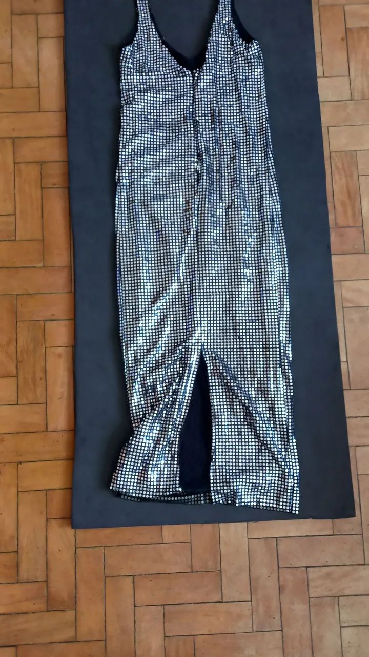 3 vestidos semi novos - Foto 3