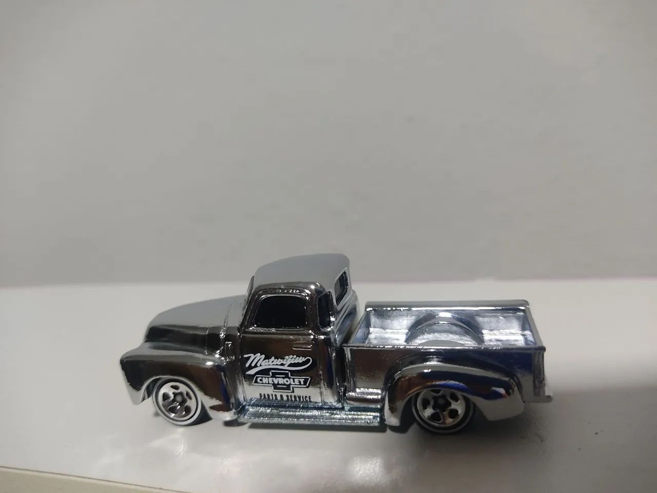 HOT WHEELS 52 CHEVY CLASSICS (CROMADO) - Foto 2