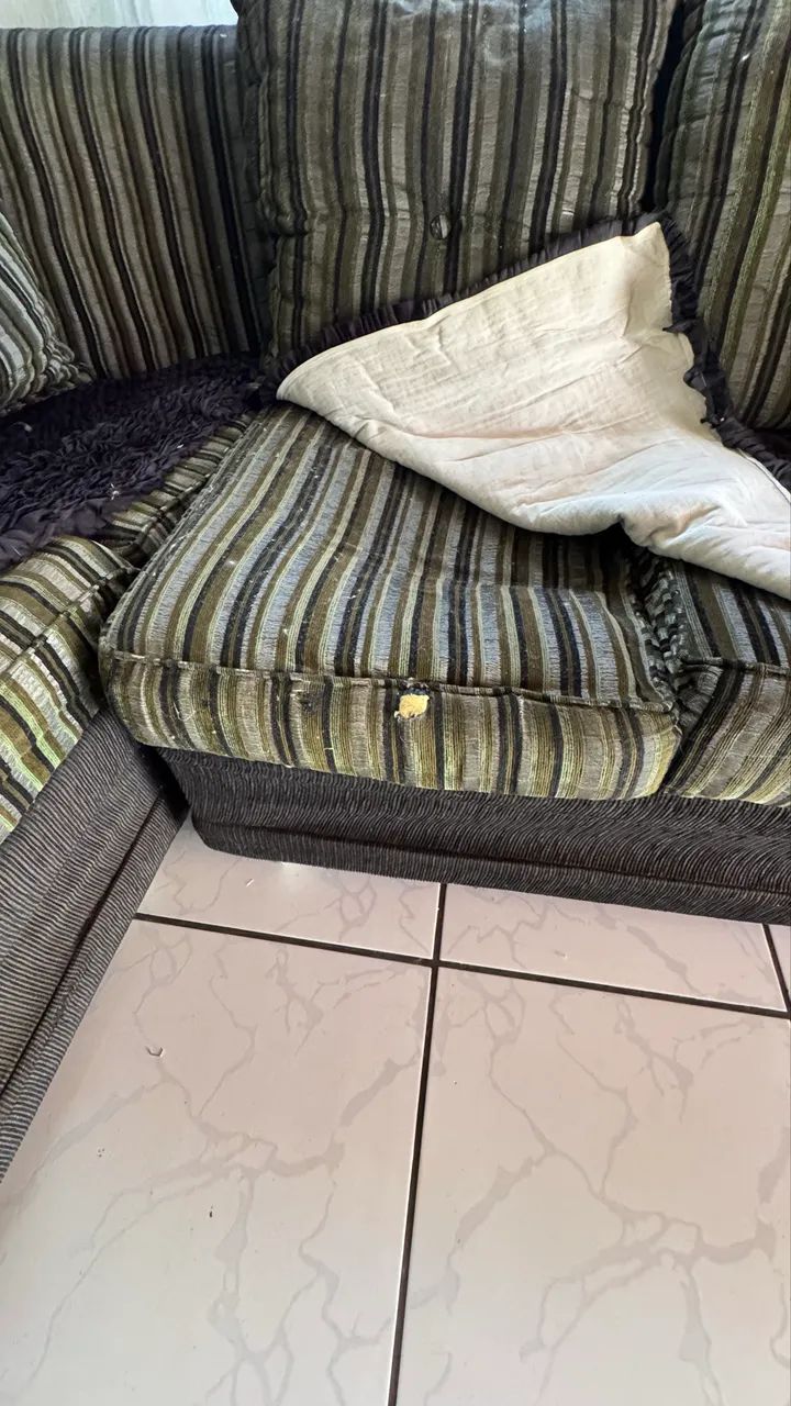 Vendo sofá para reforma  - Foto 5