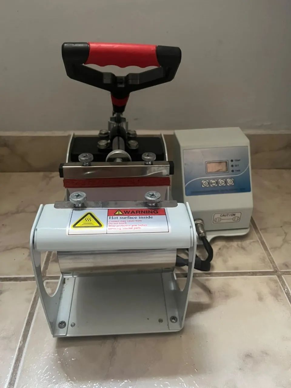 Prensa Térmica Sublimação Canecas, Squeezes e Copos 220V Digital - Foto 2
