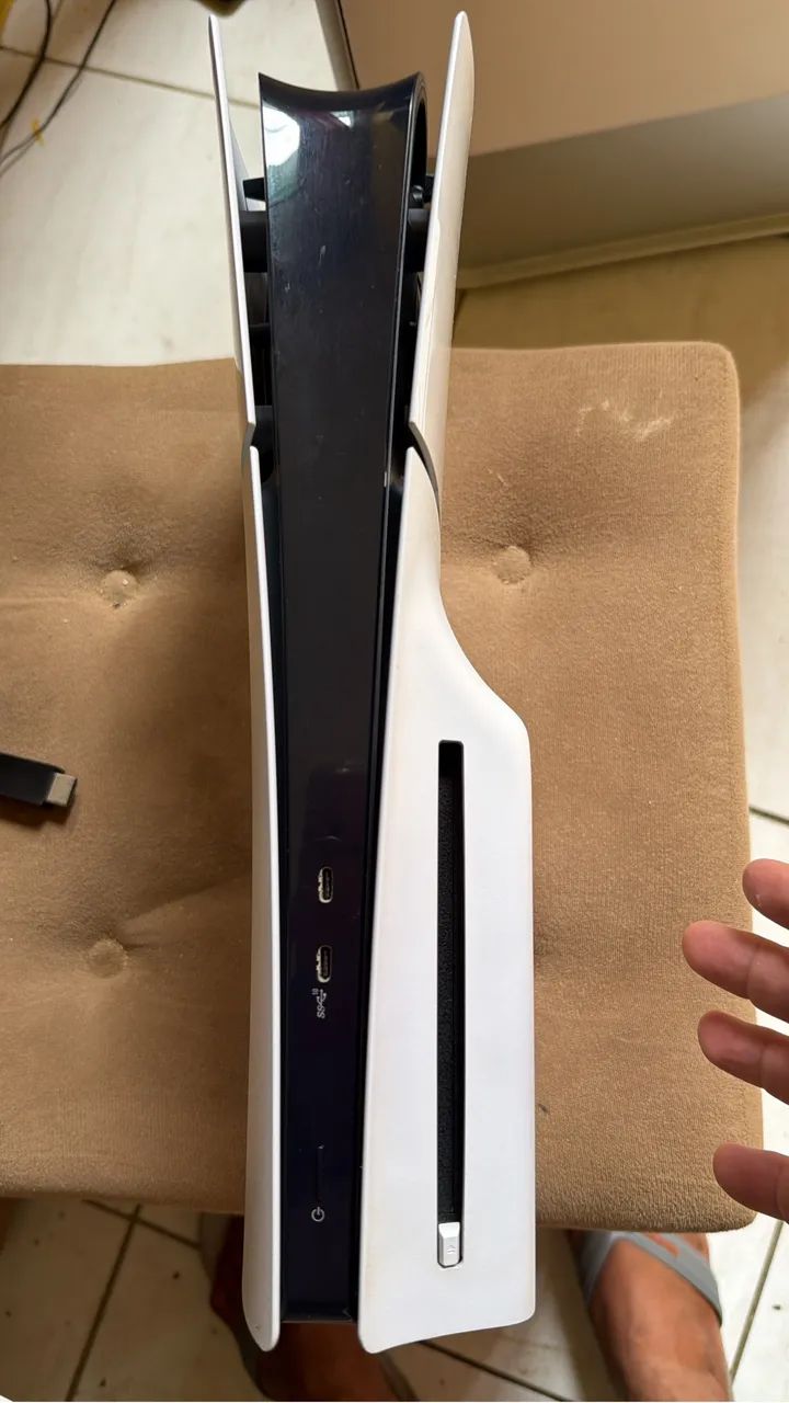 Ps 5 com leito de disco e vai 2 jogos  - Foto 4