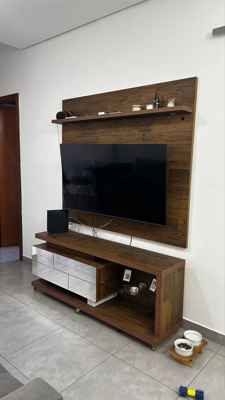 Painel com Rack em MDF com rodinhas, espelho e led - Foto 3