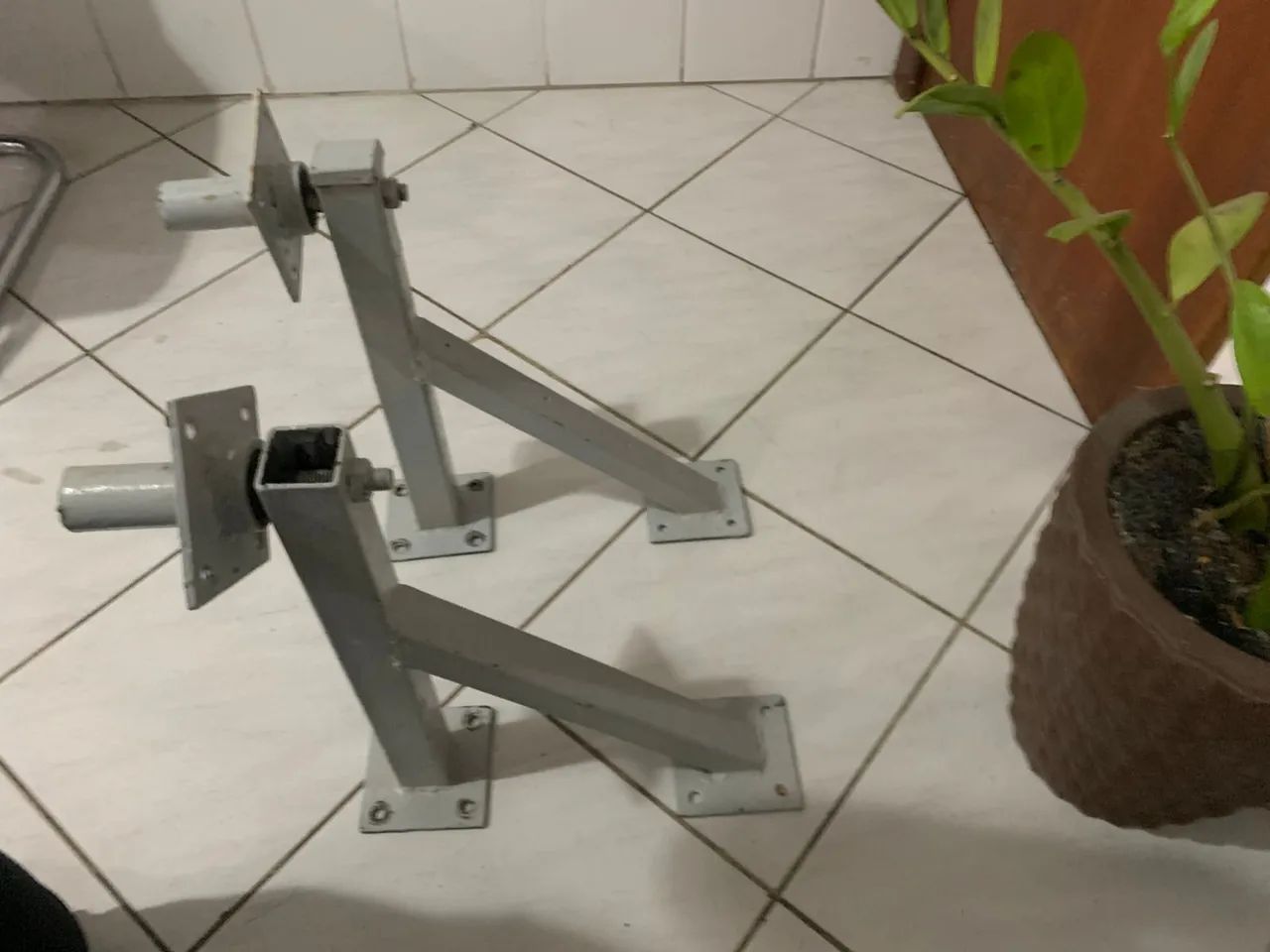 4 suportes pra caixa de som  - Foto 3