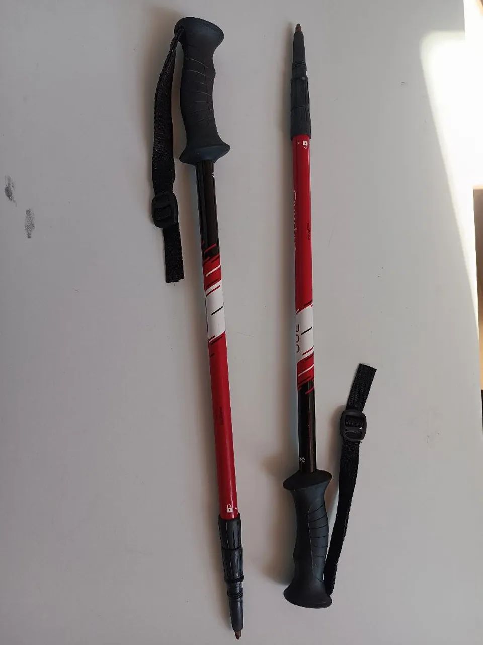 Kit com 02 bastão para caminhadas Queshua