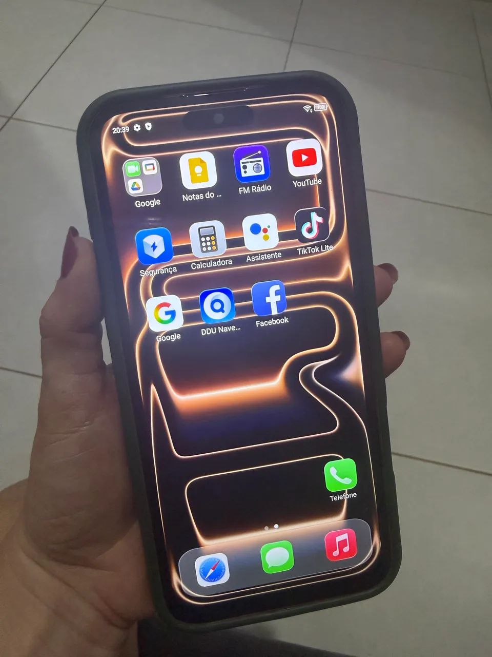 Celular com design de iPhone 128gb semi novo  - Foto 4