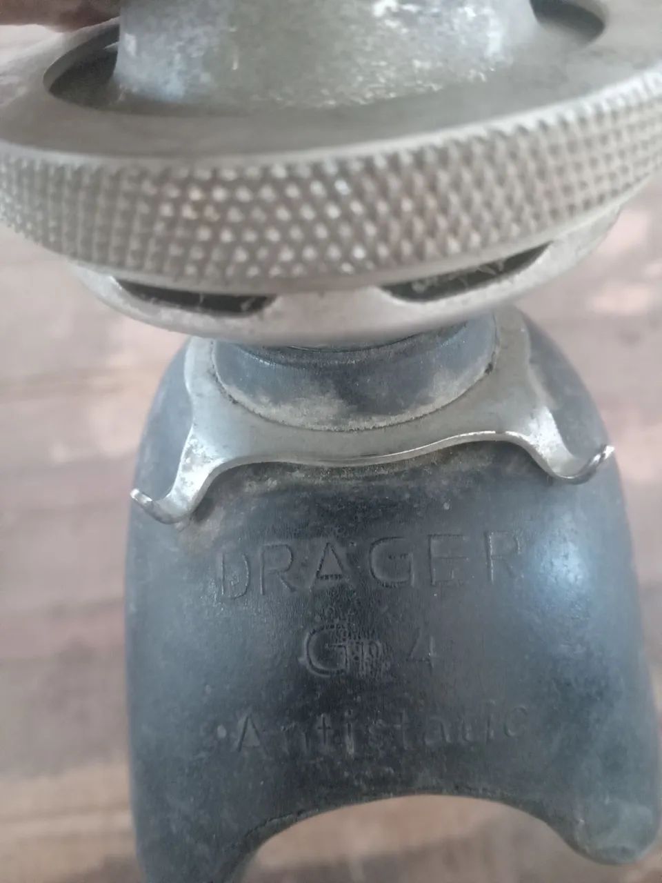 Antiga máscara/traqueia com bocal de nariz e boca Drager Gb4 - Foto 2