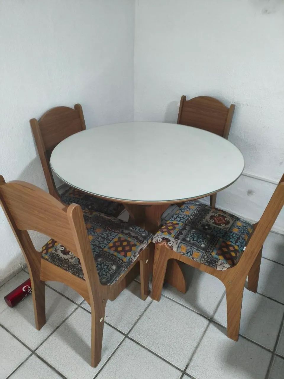 Mesa redonda laqueada com tampo de vidro - Foto 3