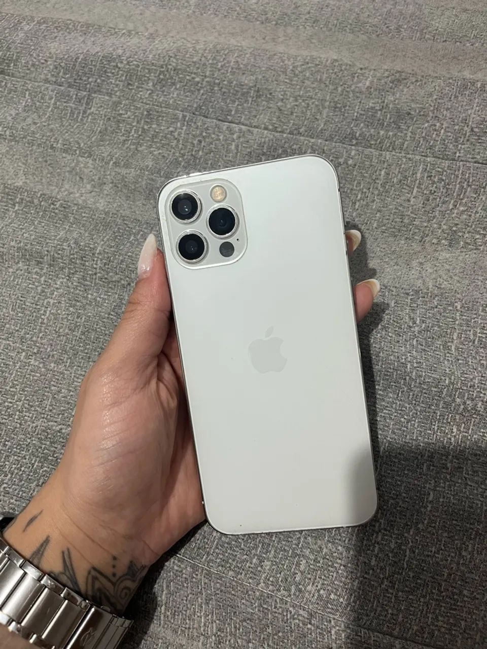Vendo iPhone 12 pro tela precisa ser trocada 