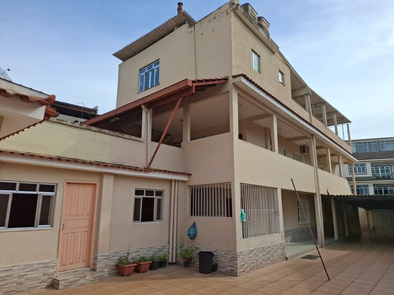 Imóvel com 3 Casas + Terraço + Garagem Ampla - Foto 4
