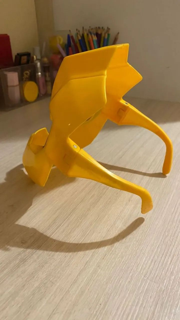 Máscara Transformers Bumblebee com pernas - Foto 2