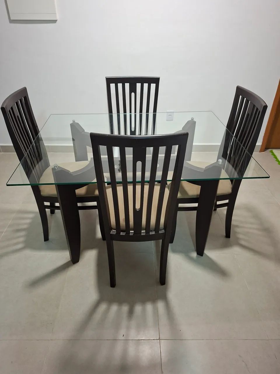 Vendo Mesa Marrom, superficie de vidro - Foto 3