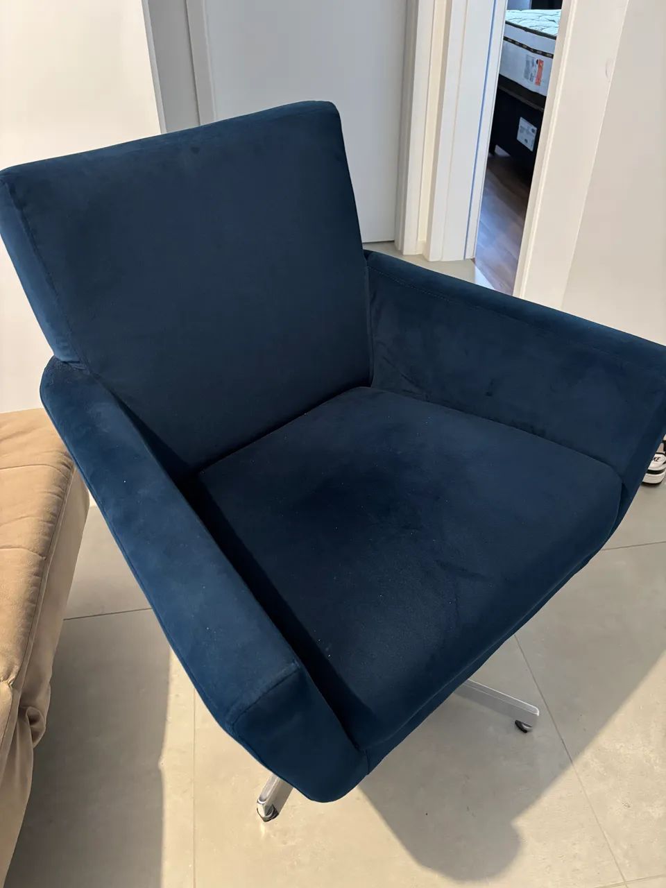 Poltrona azul veludo - Foto 2