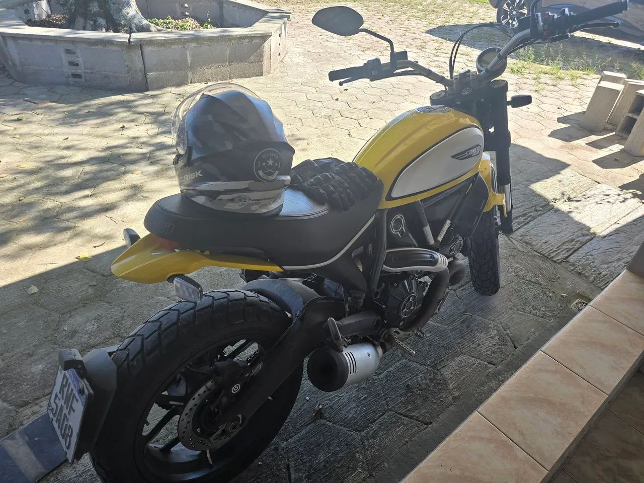 Ducati 800 scrambler