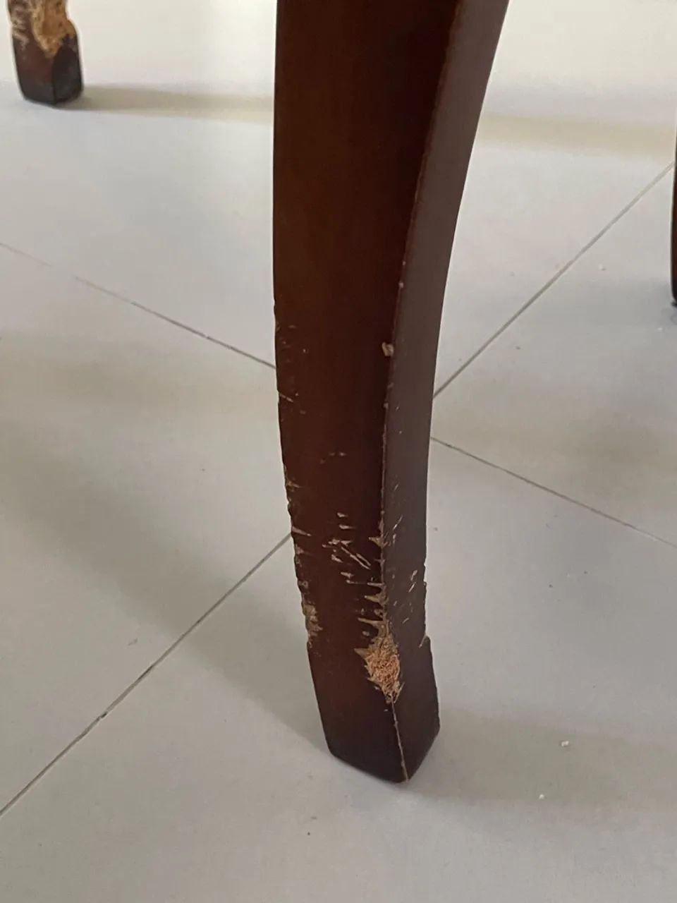Mesa de Vidro com 6 lugares, base de madeira - Foto 4