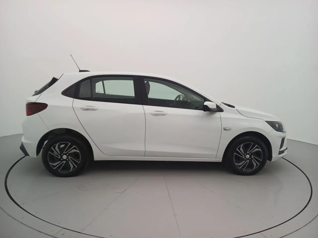 Chevrolet Onix Hatch 1.0 12V Flex Mec. 4P, foto 6 de 18