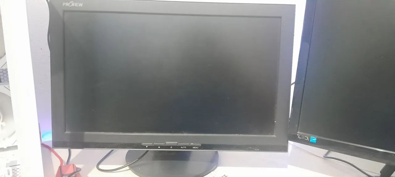 2 monitores funcionando perfeitamente, nenhum pixel queimado, entrada vga. Preço negocial - Foto 2