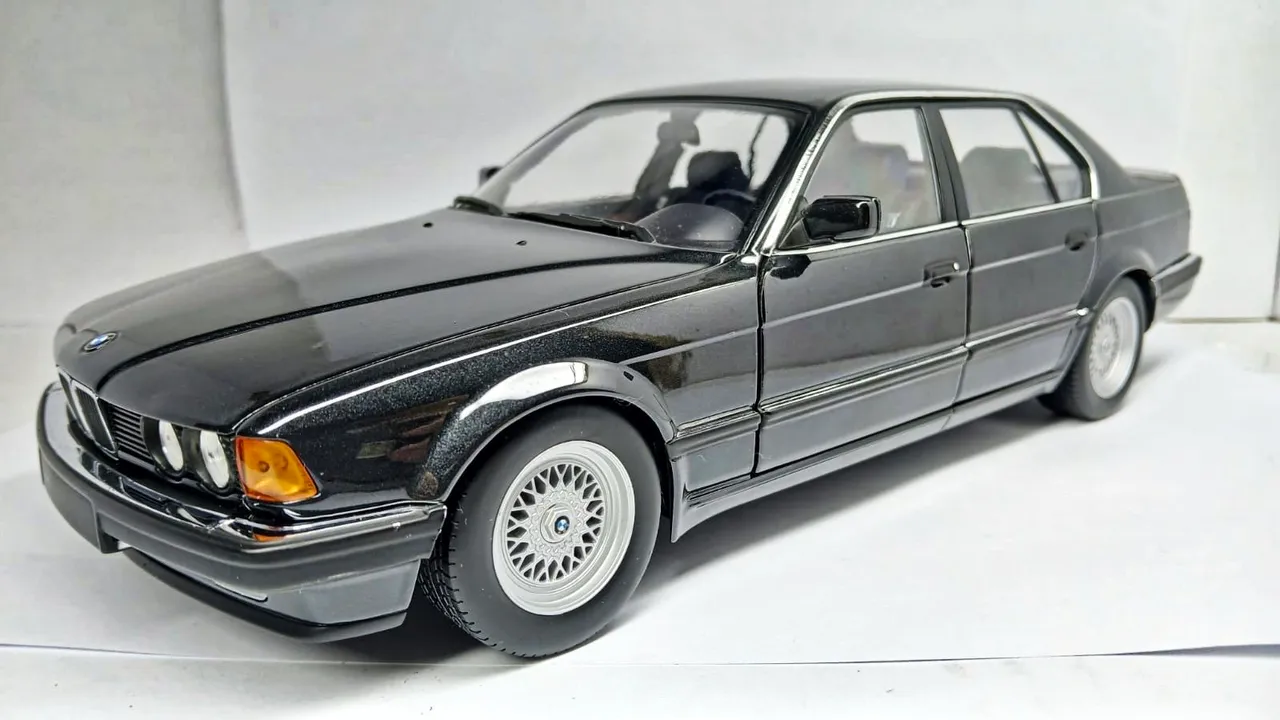 ミニカー 320i STW 1:18 UT models Miniatura Bmw 320i Stw #8 Fina 1