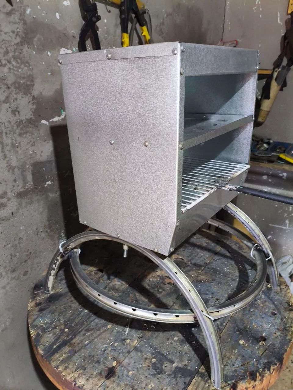 Mini churrasqueira para espetinhos 40x30x40cm  - Foto 3