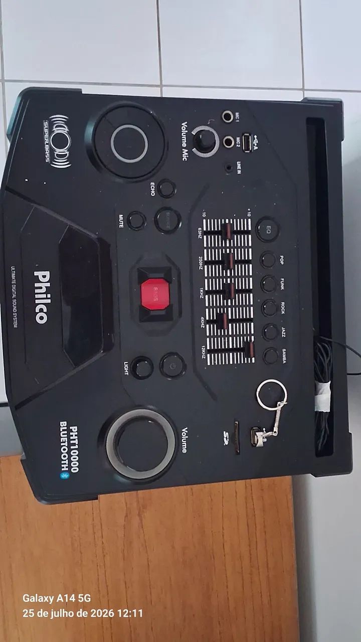 Vende se essa torre de som fhilco em excelente estado de conservação completa