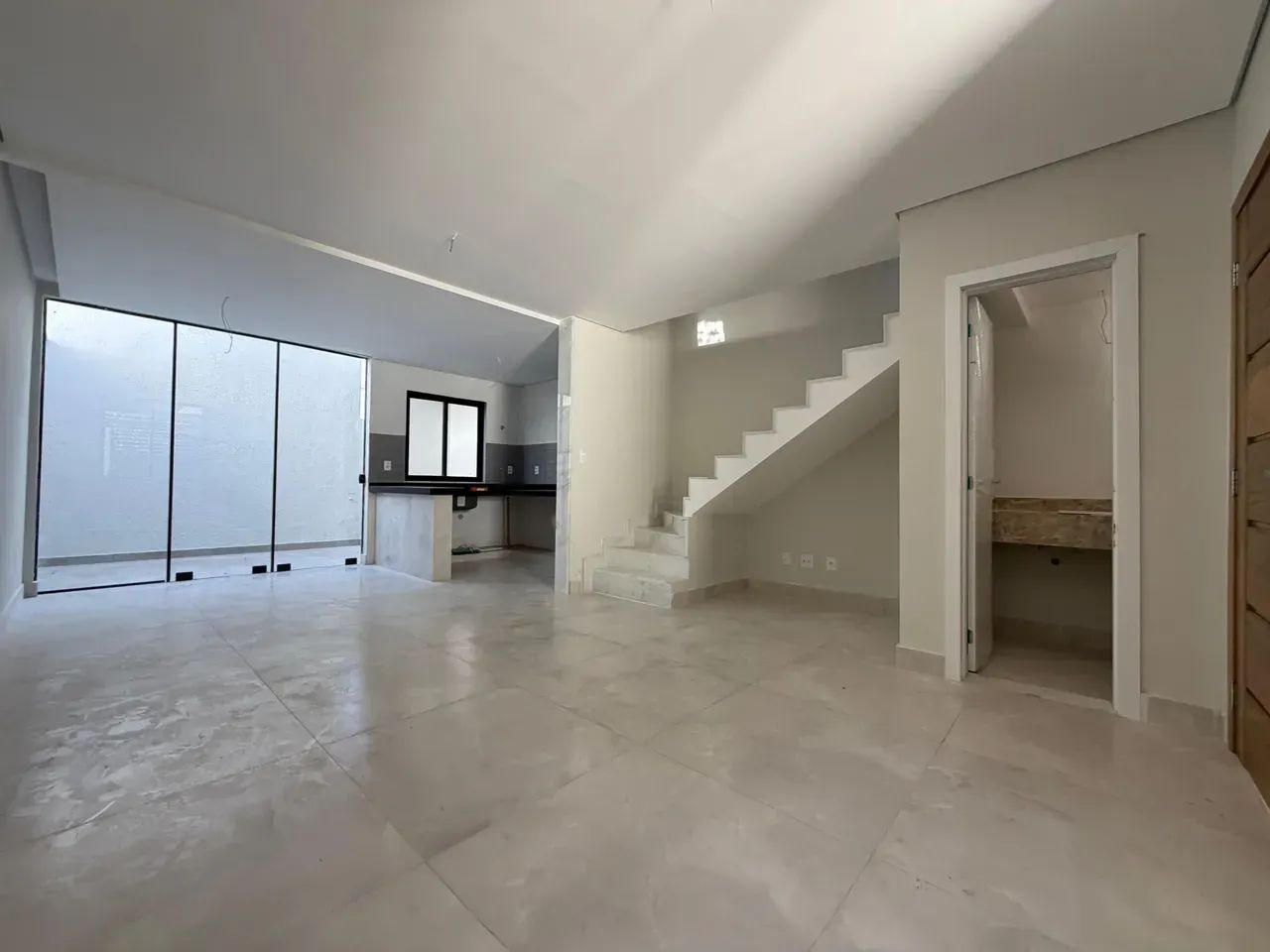 Casa duplex de 3 quartos com 1 suíte - 2 vagas - Foto 2