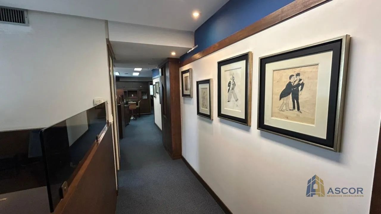 Sala comercial mobiliada com 8 banheiros e 5 vagas em localização privilegiada no Centro - Foto 4