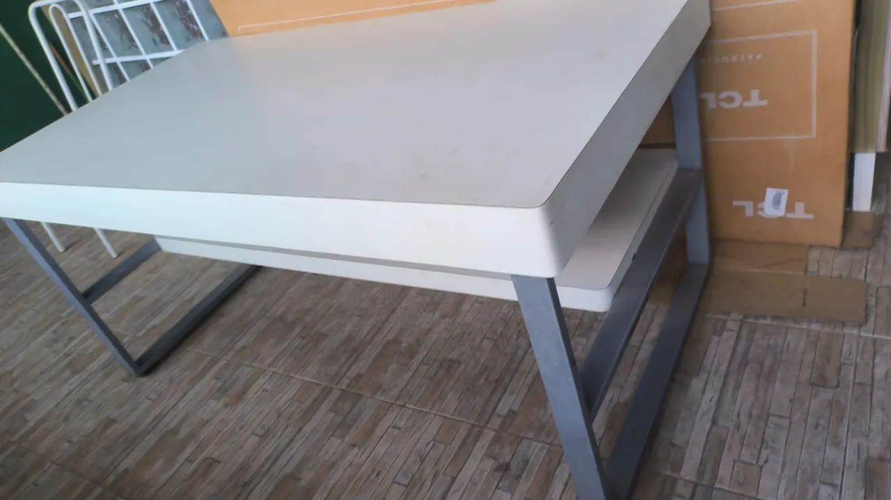 Mesa expositora para loja