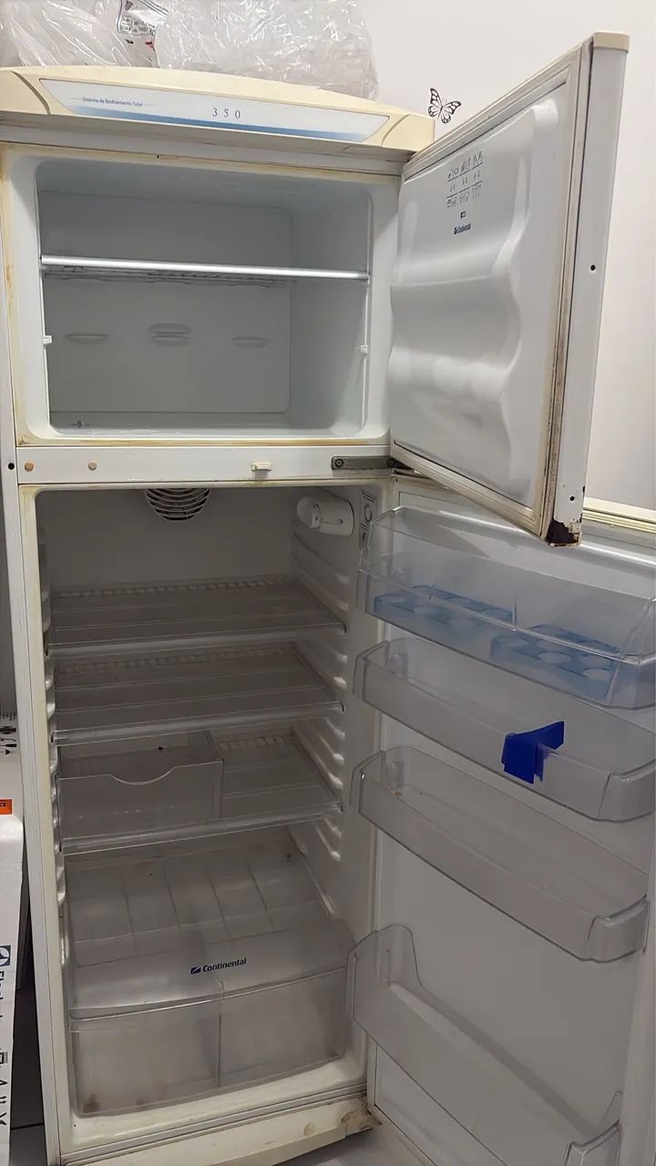 Geladeira para doação (está com defeito)