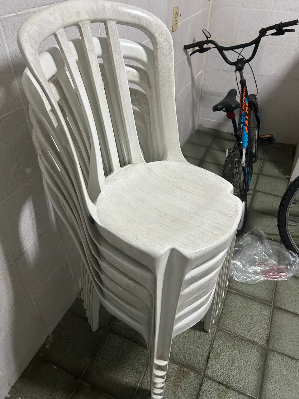 Cadeiras plásticas 