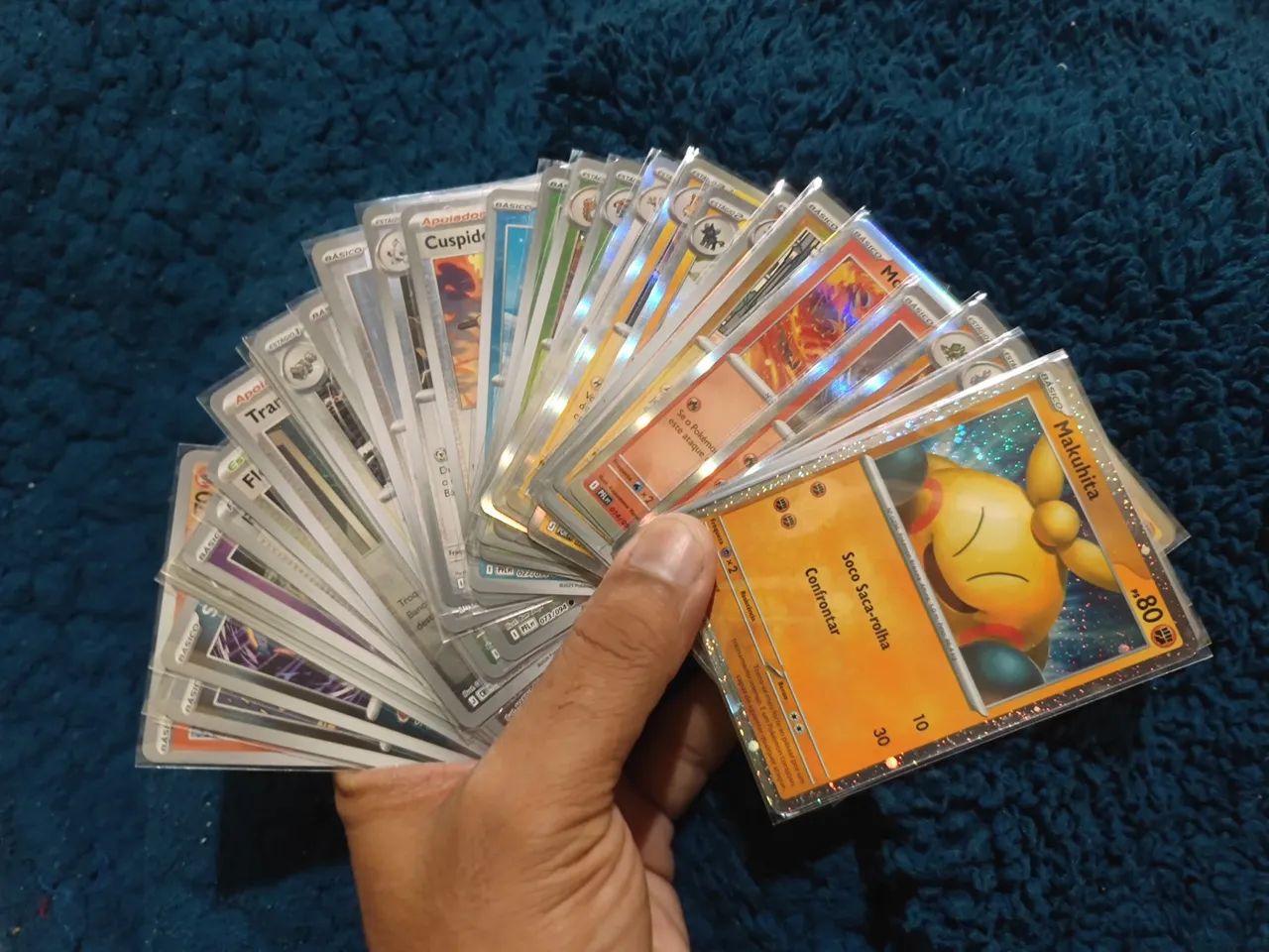 30 cartas de POKEMON TCG foil e reverse foil