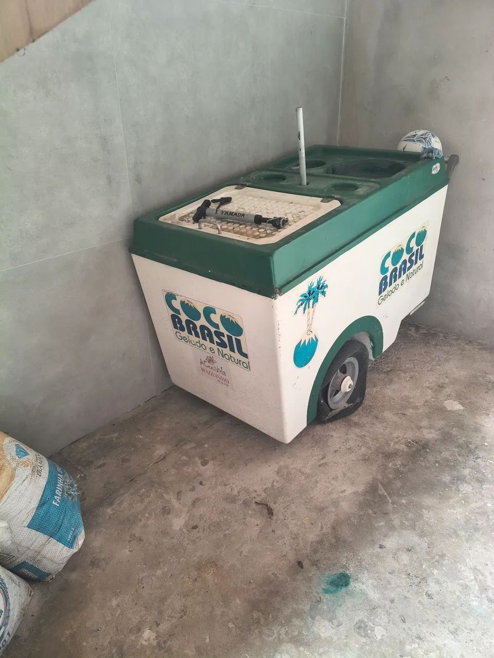 Carrinho água de côco 2.000,