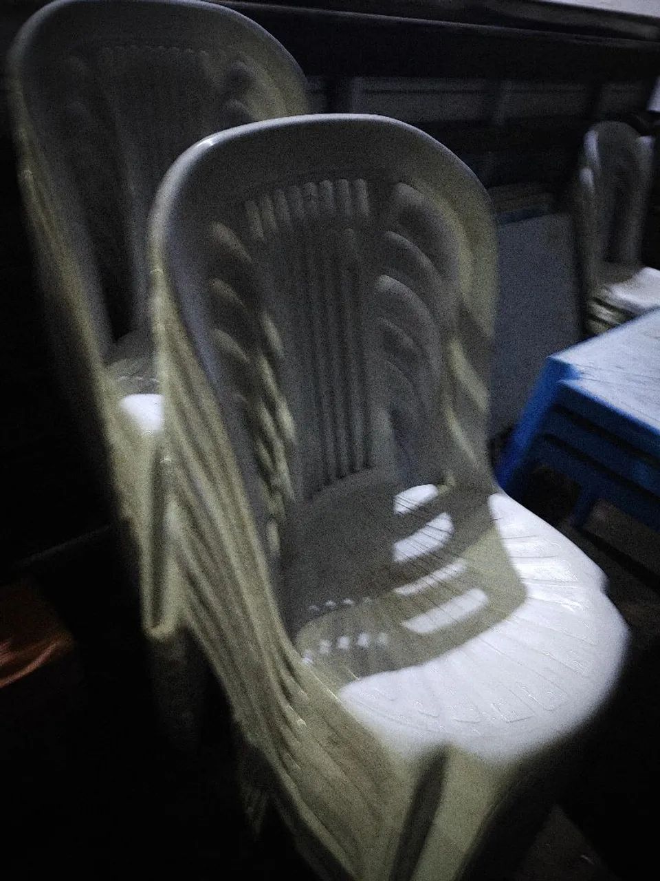 CADEIRAS DE PLÁSTICO 