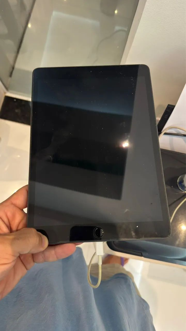 iPad 7° geração 128gb cinza  - Foto 2