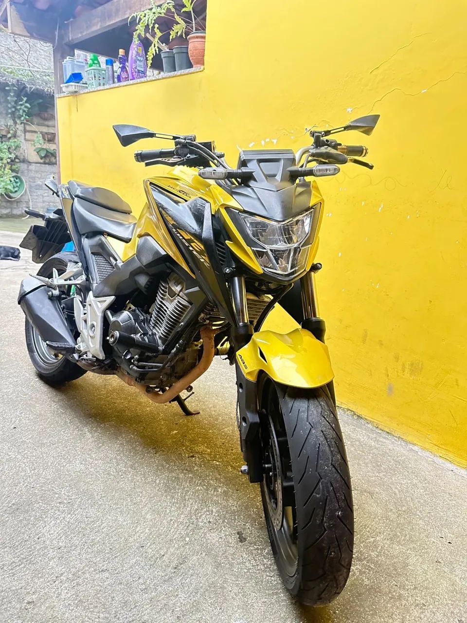 ? HONDA CB 300F À VENDA!