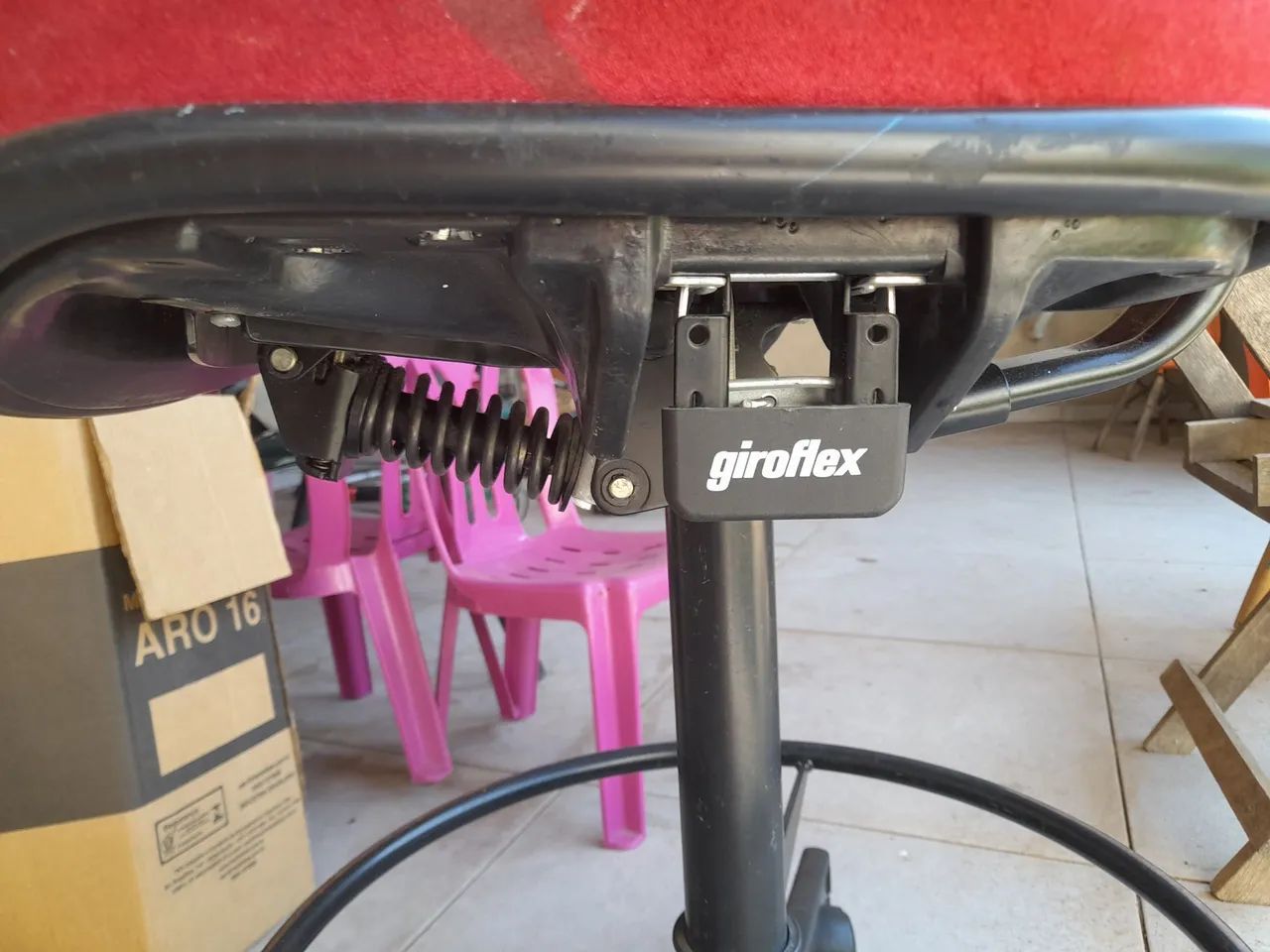Cadeira giroflex semi nova