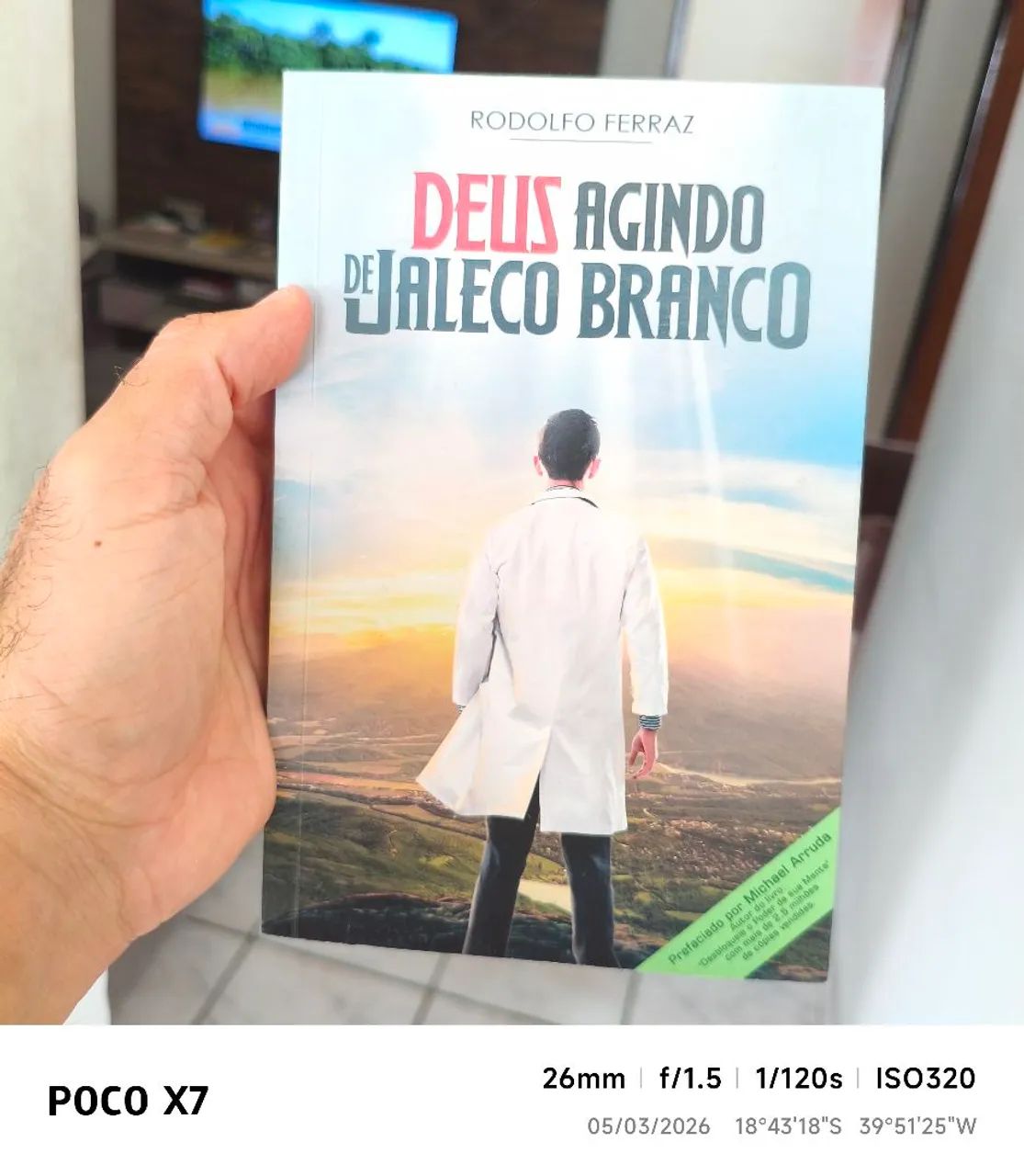 Livros com temáticas diversas.  - Foto 5