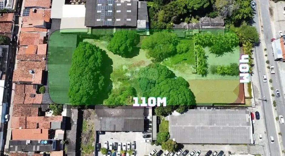 Prédio Terreno com 4.400m² (40m x 110m) Candelária