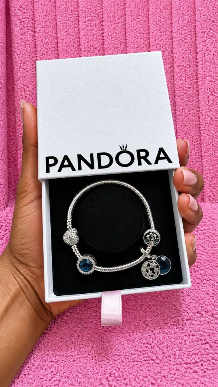Pulseira pandora prata com berloques