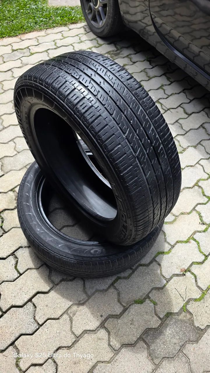 Par de pneus 225/55 18 com 75% de vida 