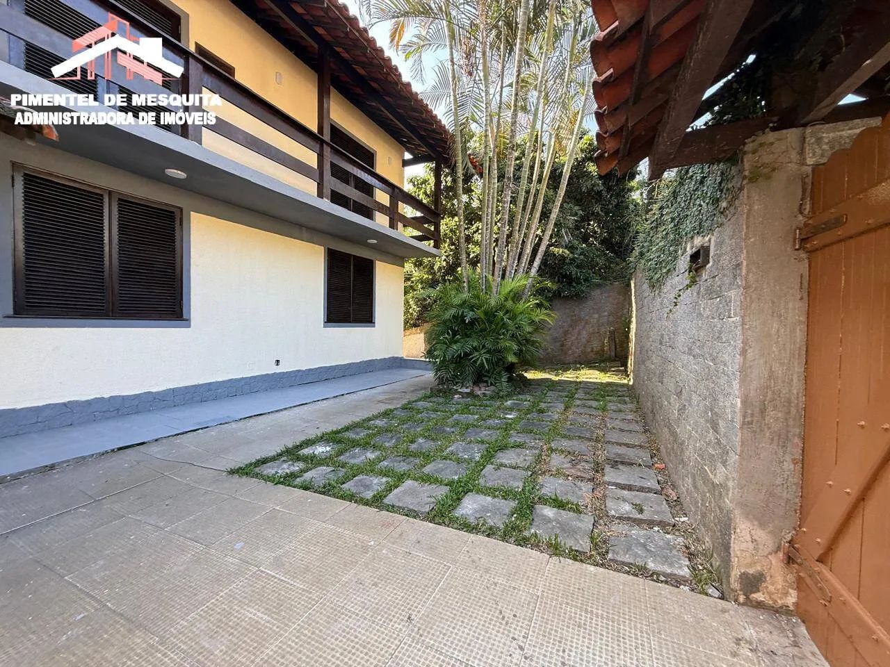 EXCELENTE CASA DUPLEX COM 271 MTS2 EM CANTAGALO - Foto 3