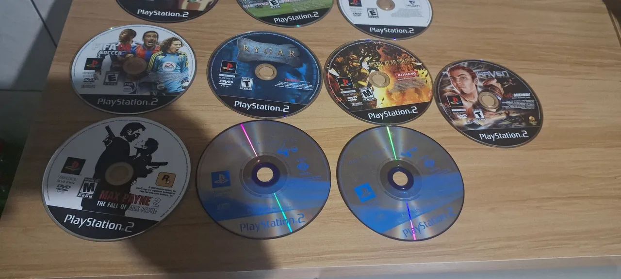 14 jogos de ps2 originais! Porem sem as capas! - Foto 2